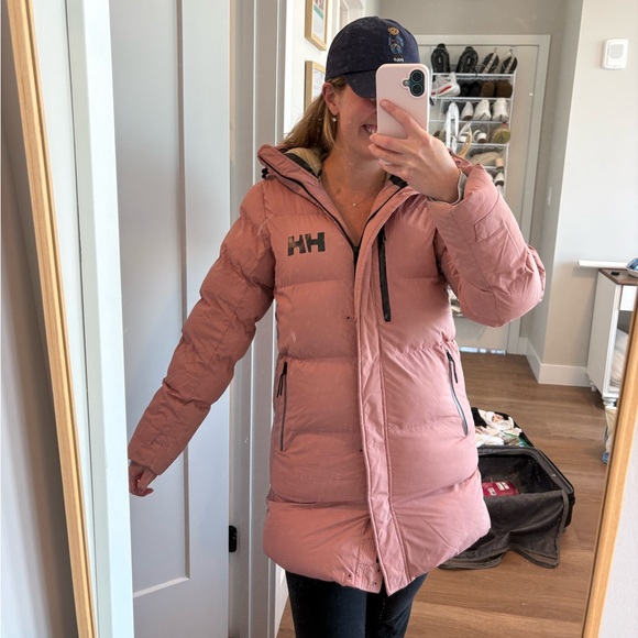 Helly Hansen Jackets & Blazers - Ash Pink Medium Helly Hansen Parka!